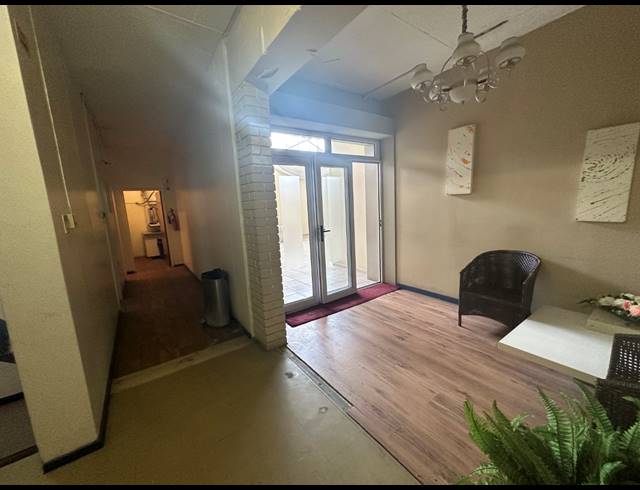499M² OFFICE TO LET IN PAARDEN EILAND